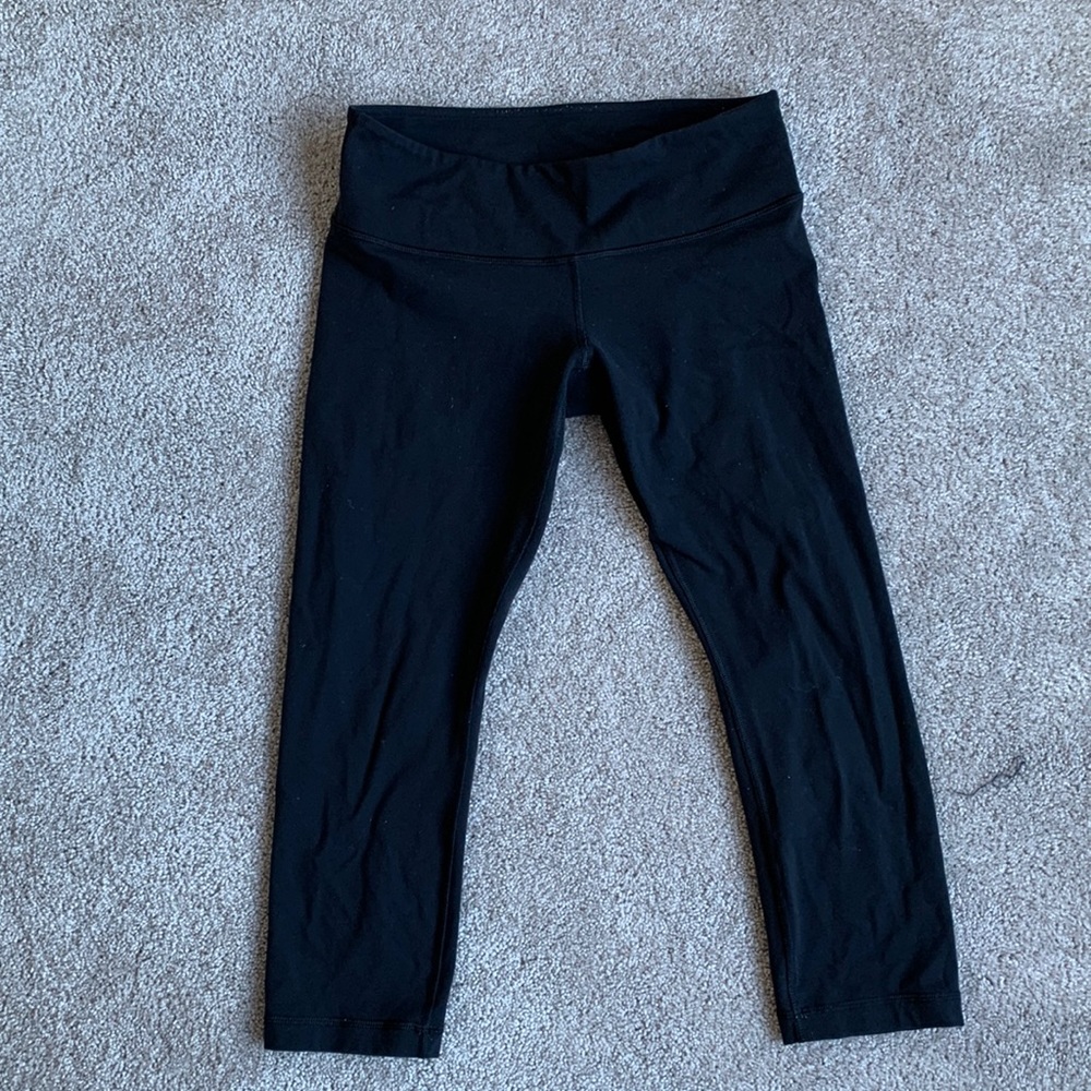 Lululemon wunder under mid-rise legging. Luon material